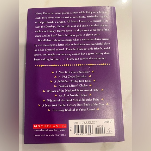 Book- Harry Potter And The Sorcerer’s Stone.  Paperback.  Very good condition. - Picture 2 of 2